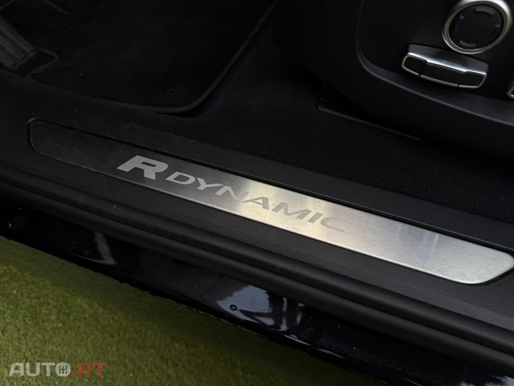 Land Rover Evoque 1.5 P300e AWD R-Dynamic S Auto