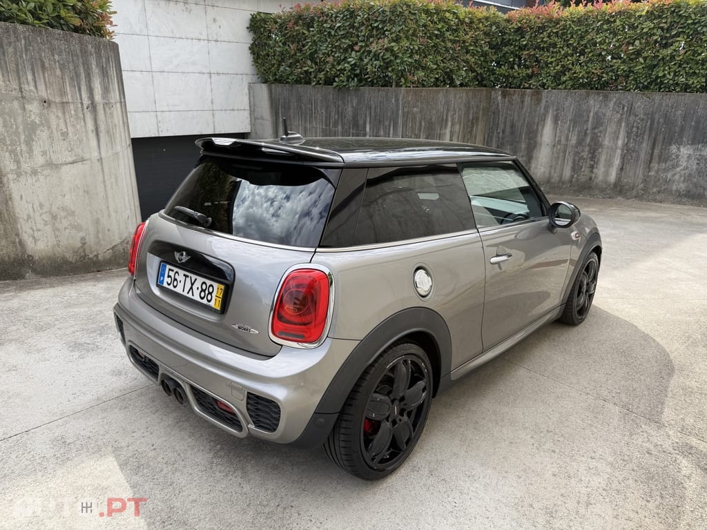 MINI Cooper John Cooper Works Auto Desportiva