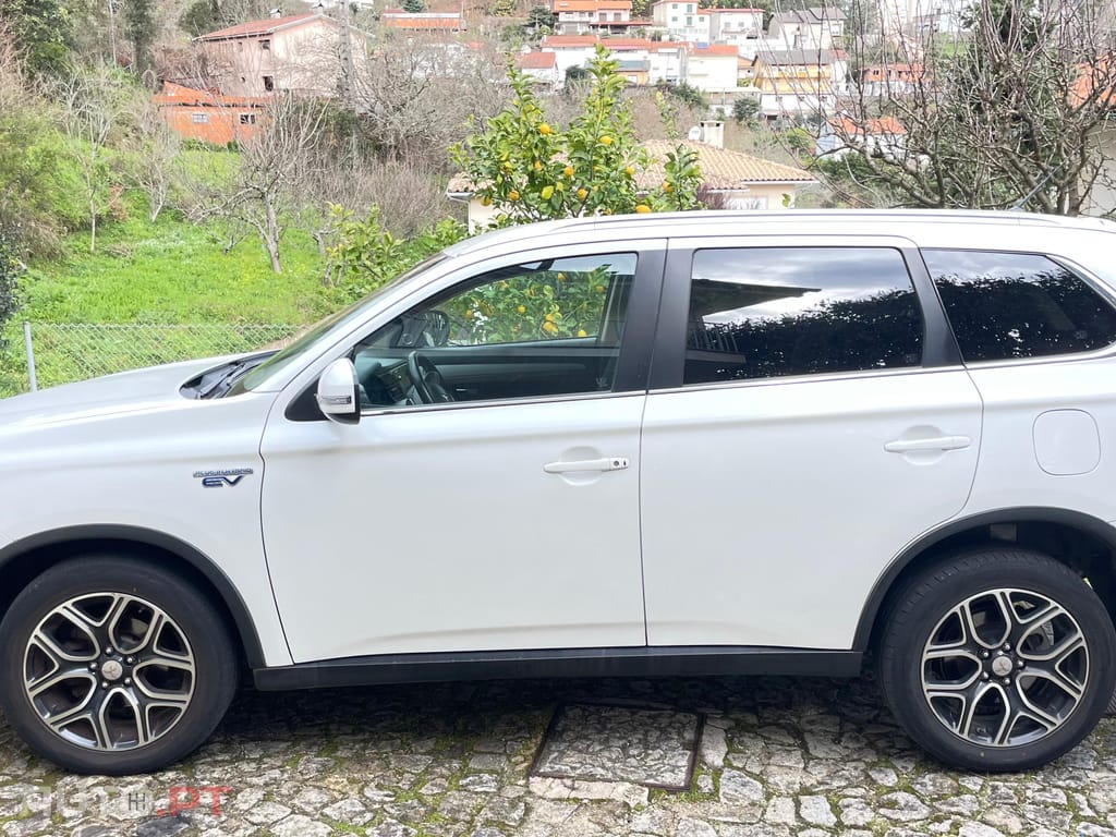 Mitsubishi Outlander PHEV Instyle Diamond 4WD