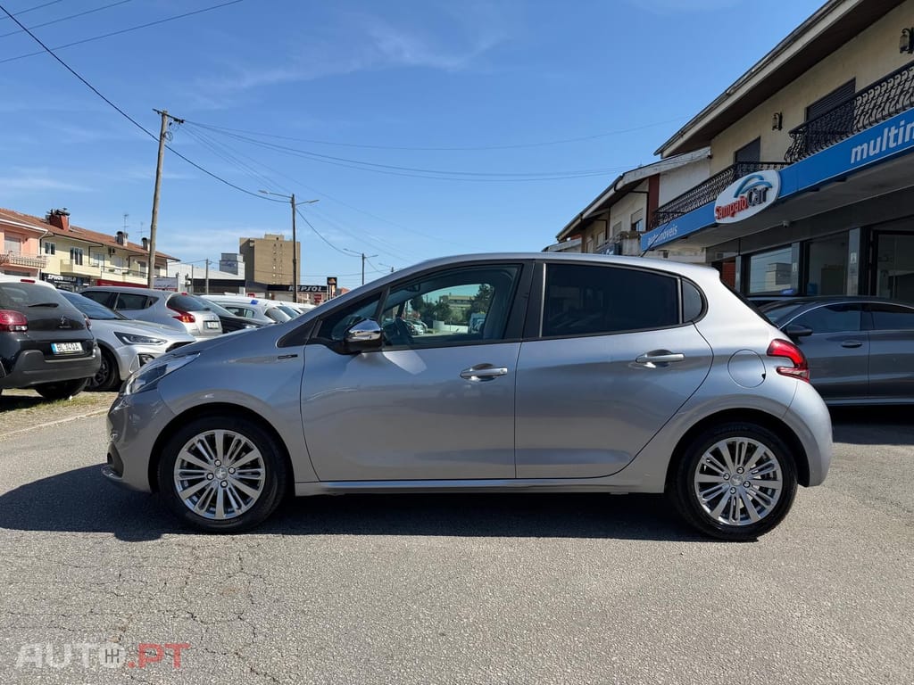 Peugeot 208 1.2 PureTech Signature