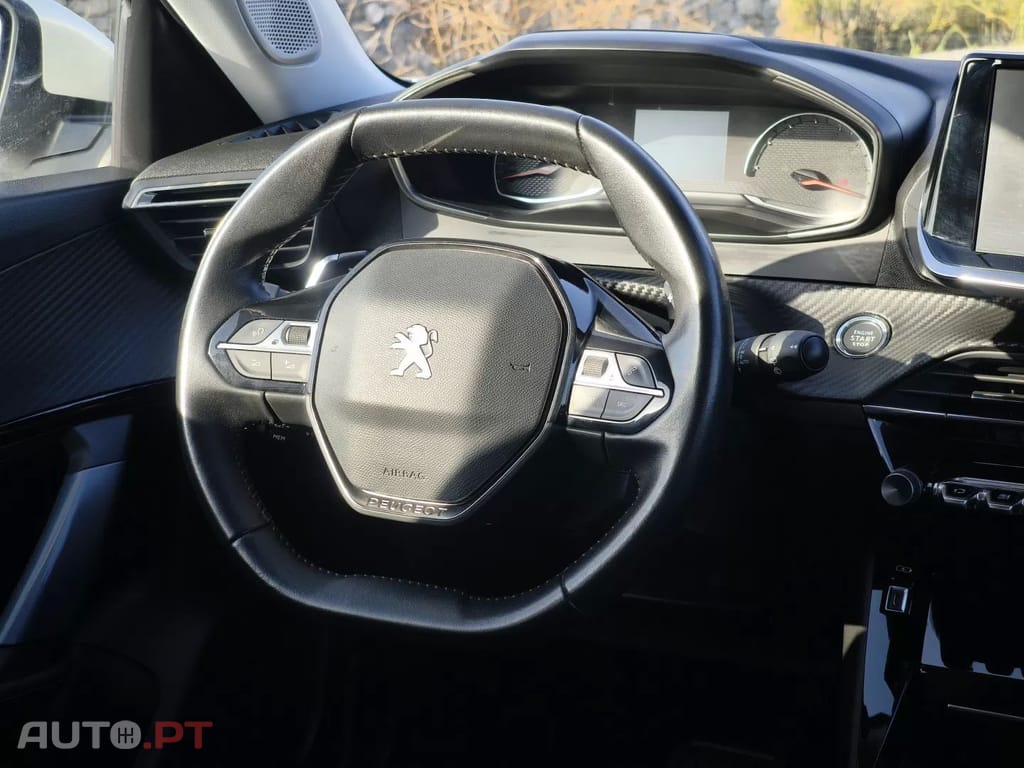 Peugeot 2008 PureTech 130 EAT8 Allure