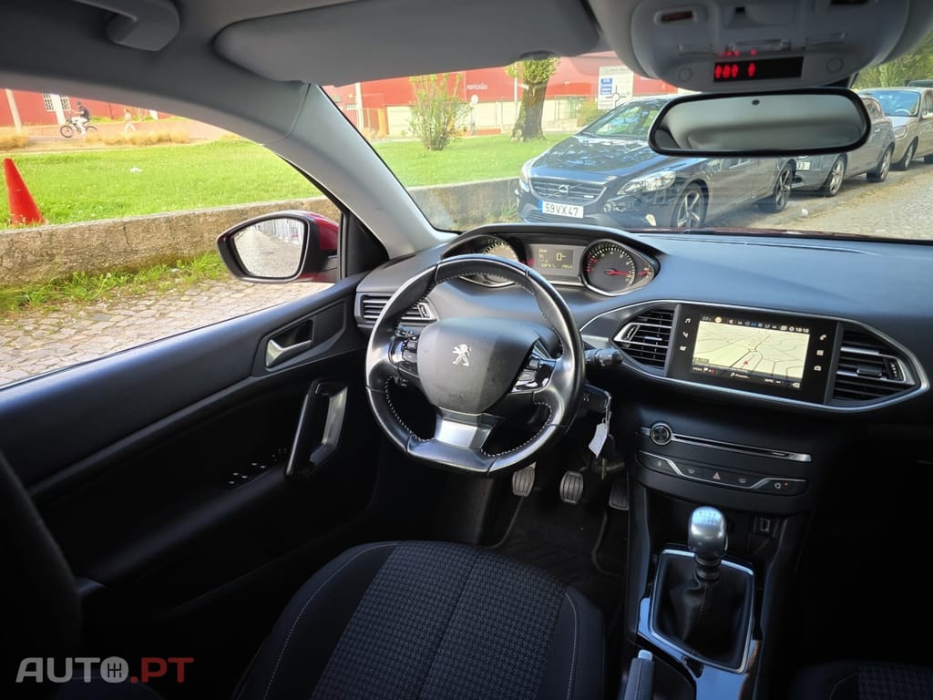 Peugeot 308 1.2 PureTech Active J17