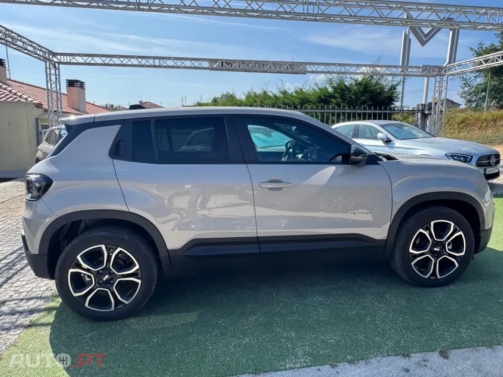 Jeep Avenger 54 kWh Summit — fotografia 19