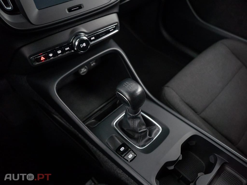 Volvo XC40 1.5 T2 Momentum Core