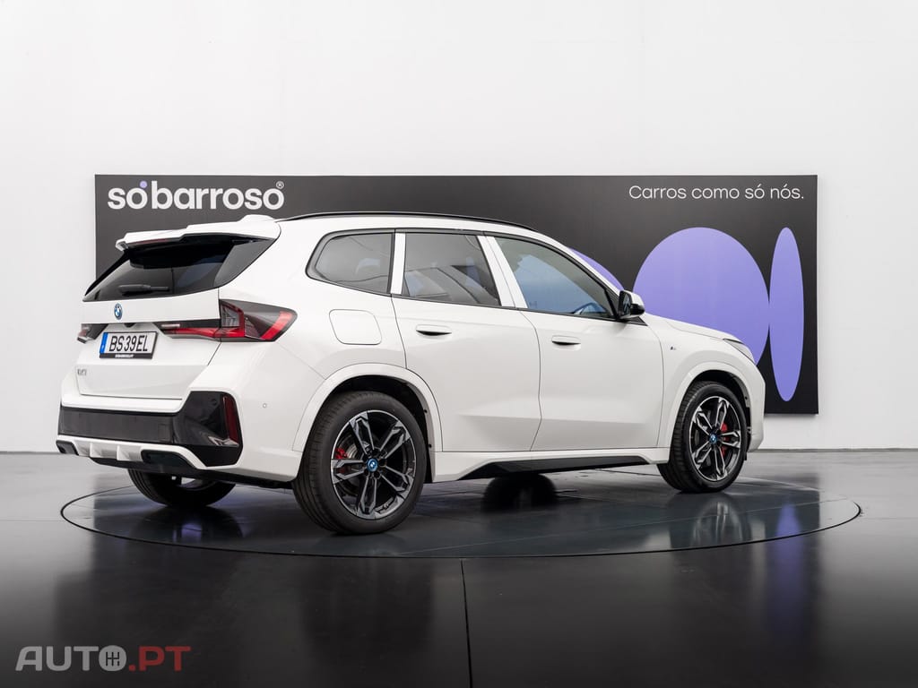 BMW iX1 eDrive20 Pack Desportivo M Pro