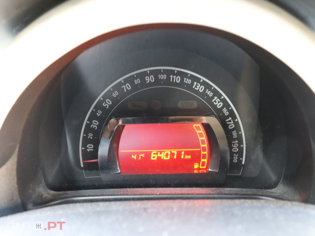 Renault Twingo 1.0 Zen - Black & White
