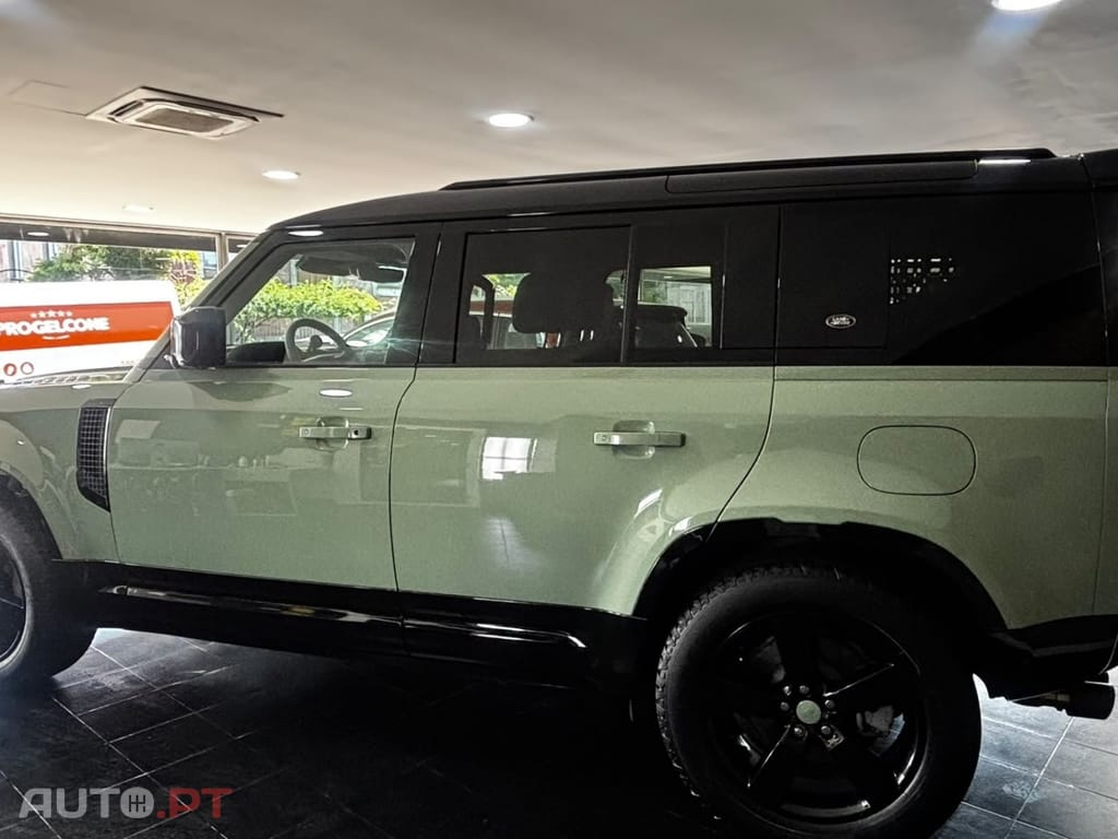 Land Rover Defender 2.0 P300e 110 AWD Trophy Edition Deep Sandglow