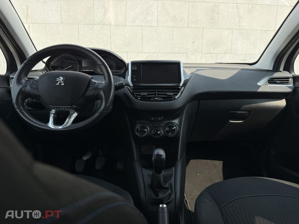 Peugeot 208 1.2 PureTech Signature