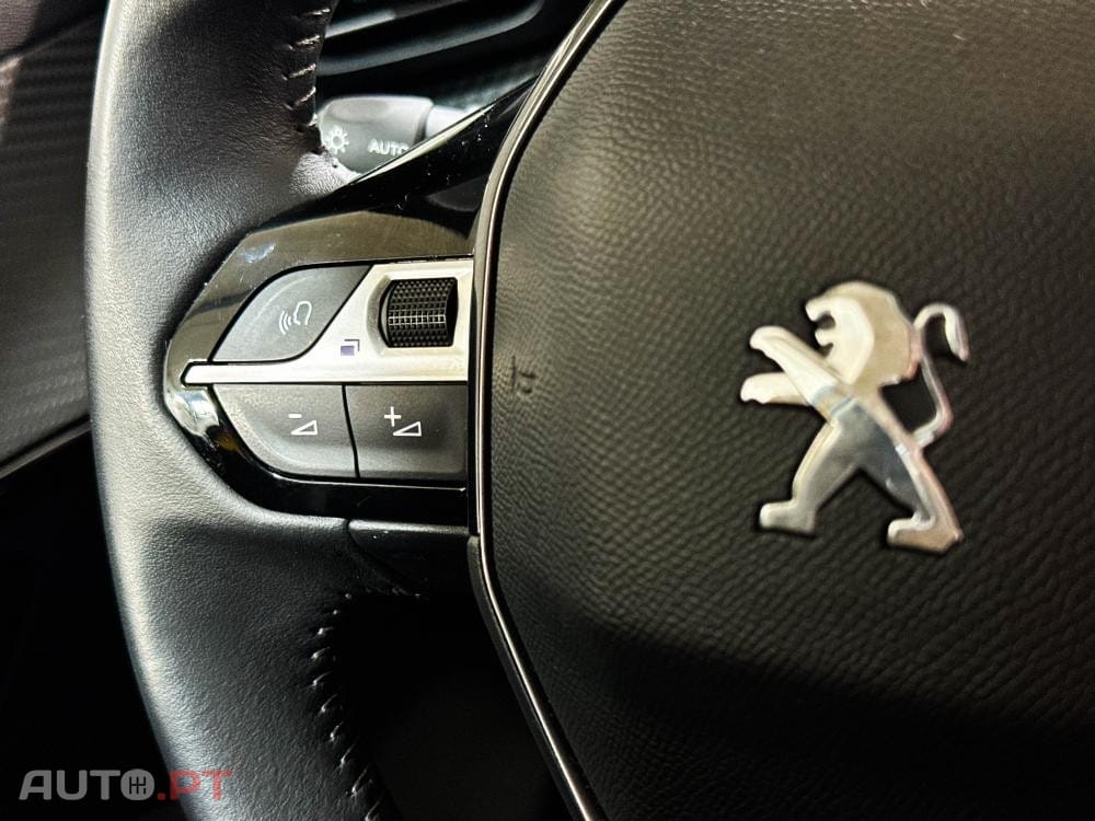 Peugeot E-208 50 kWh SE Style