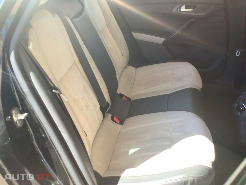 Peugeot 508 RXH Blue-HDi 180CV