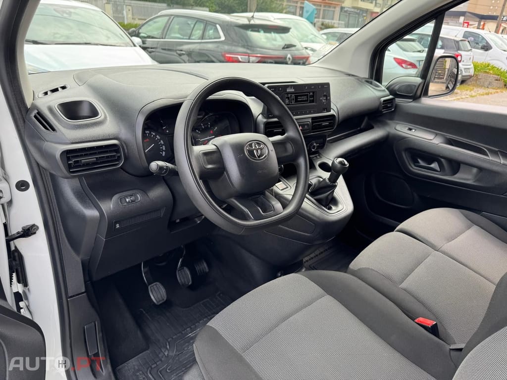 Toyota Proace 1.5D L1 Comfort - IVA DEDUTÍVEL