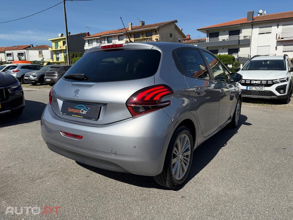 Peugeot 208 1.2 PureTech Signature