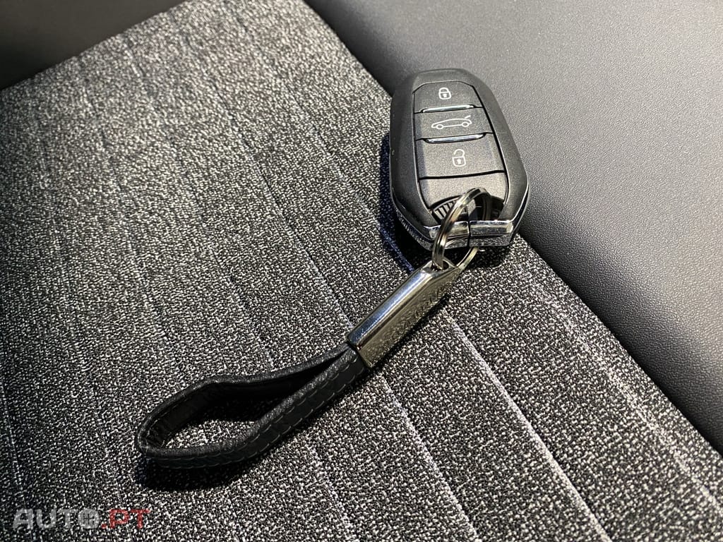 Peugeot 5008 1.2 Hybrid Allure e-DCS6