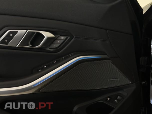 BMW 330 e Pack M Auto — fotografia 17
