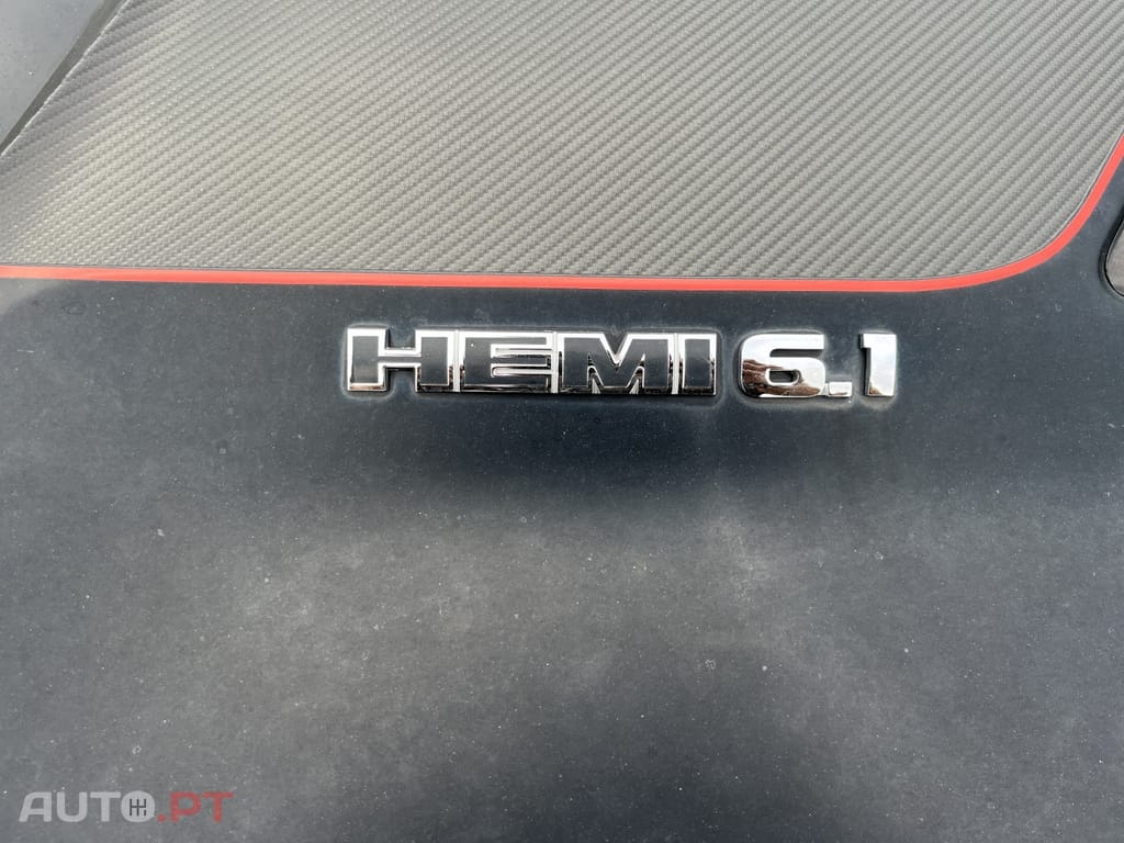 Dodge Challenger 6.1 SRT8