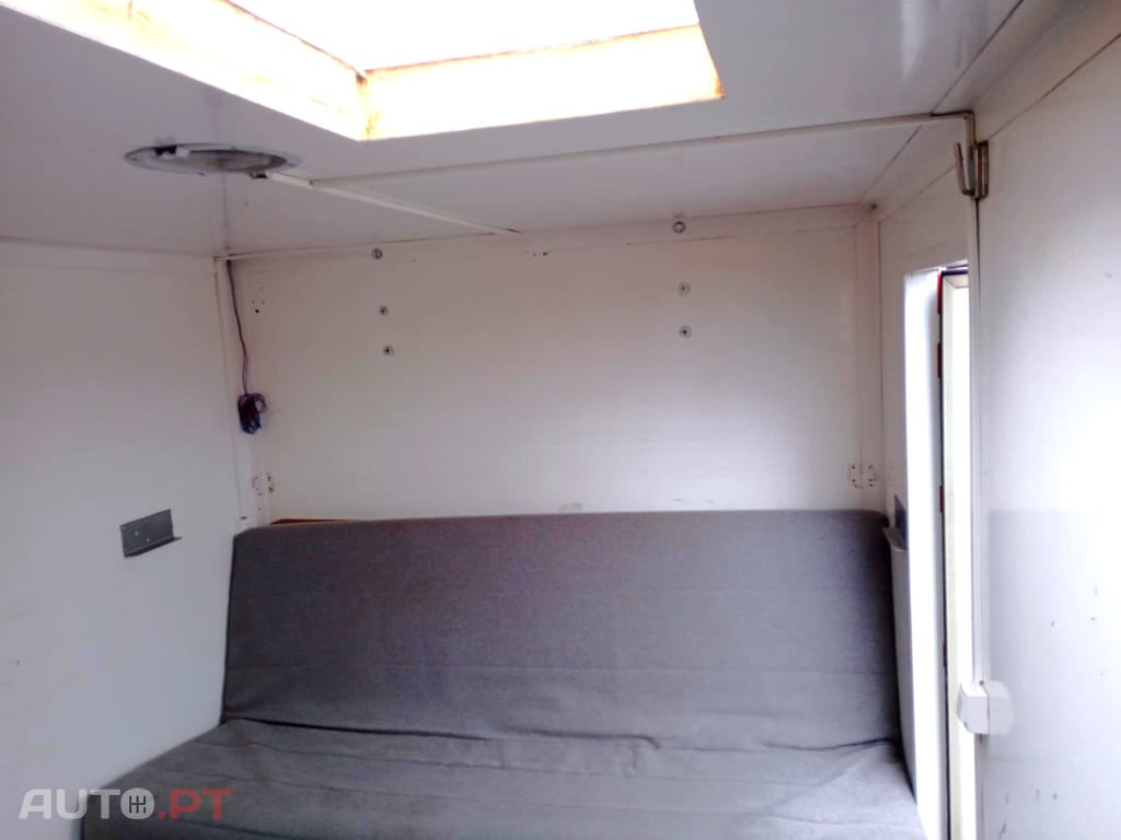 Renault Master 2.5 D 80HP Contentor de Fibra