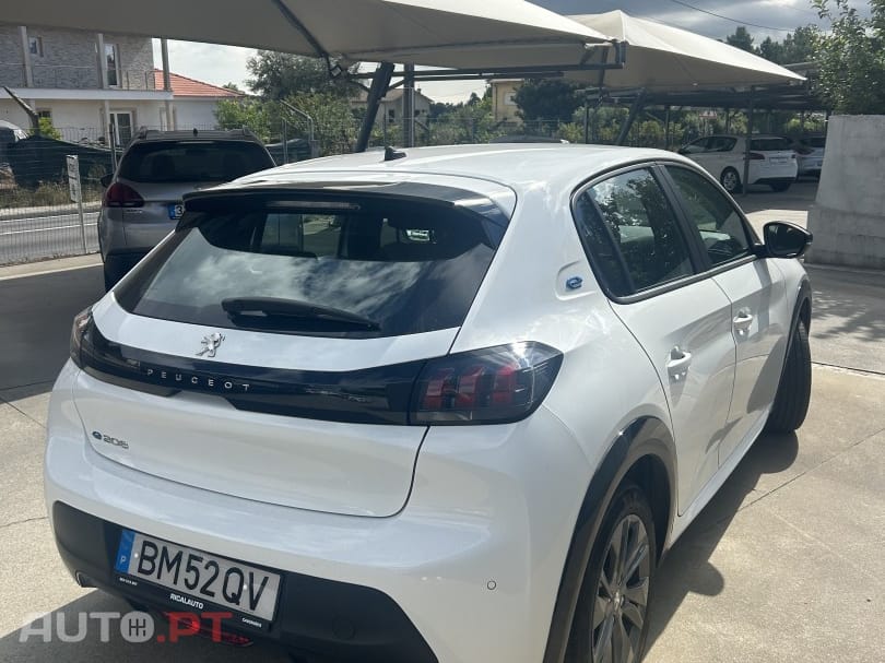 Peugeot E-208 Active