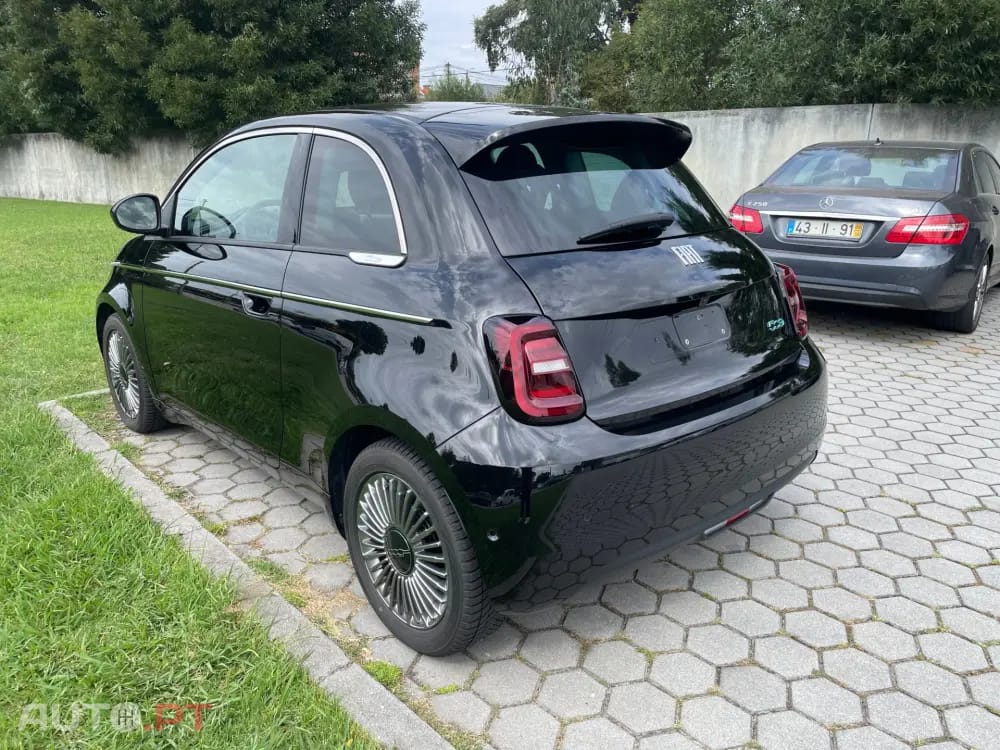 Fiat 500e Outro