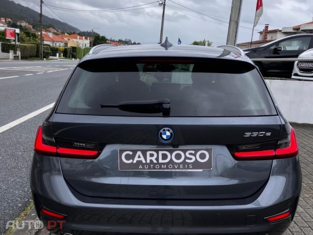 BMW 330 e Touring Auto