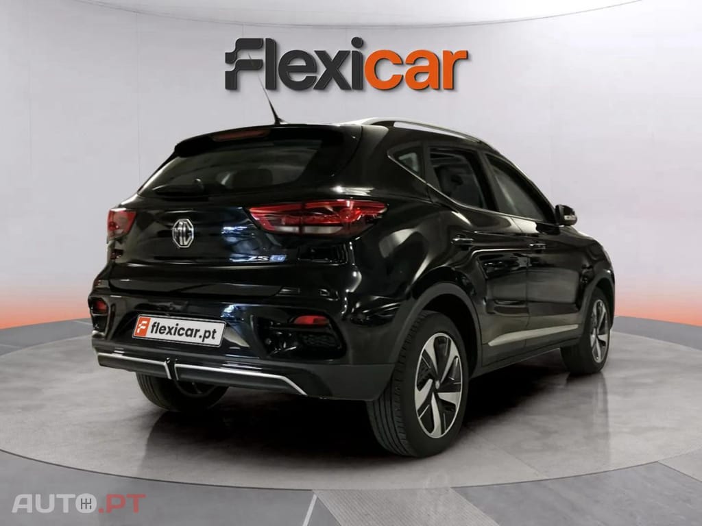 MG ZS EV 72.6 kWh Luxury OBC 11 KW