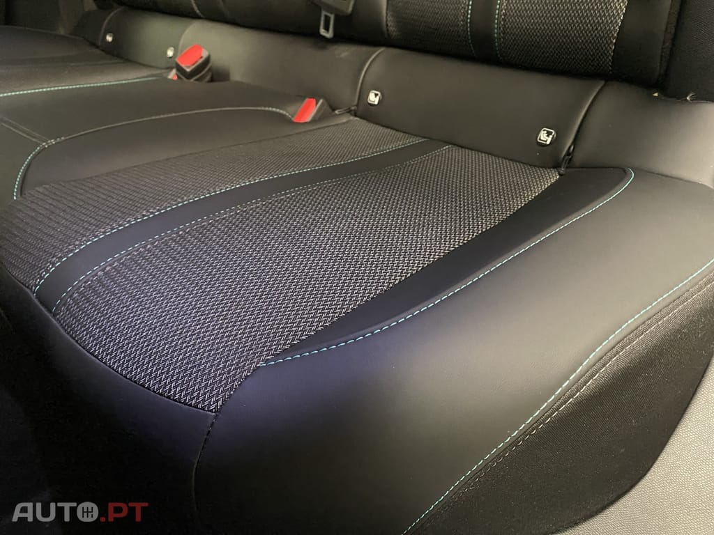 Peugeot 408 1.2 Hybrid Allure e-DCS6
