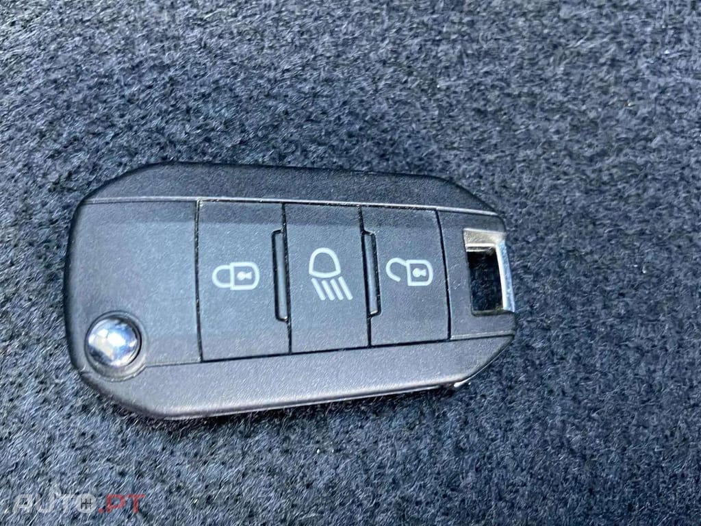 Peugeot 208 1.2 Hybrid Style e-DCS6