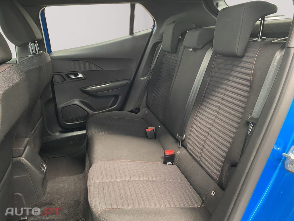 Peugeot E-2008 50 kWh Active Pack