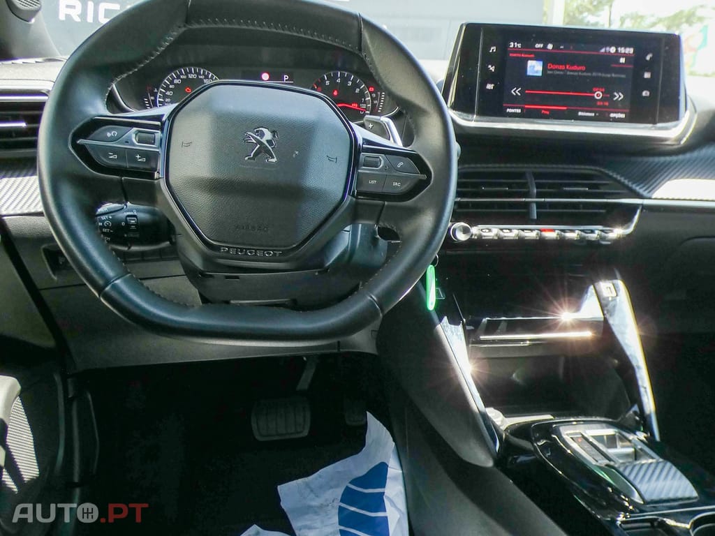Peugeot 2008 1.2 PureTech Allure EAT6