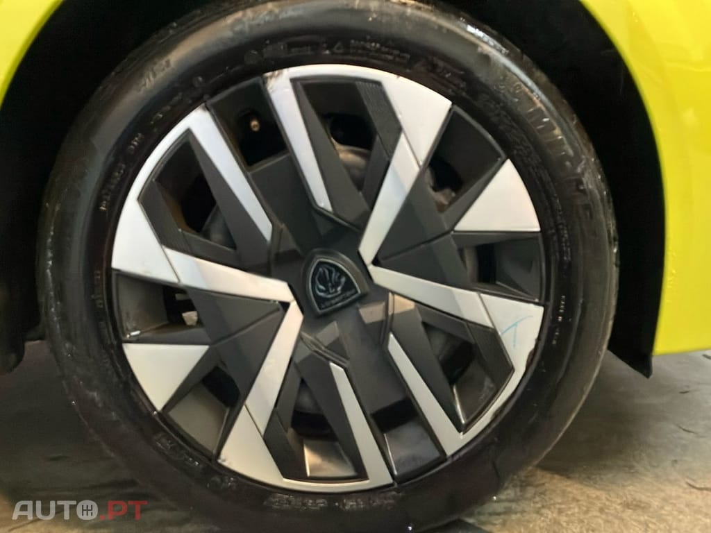 Peugeot 208 1.2 Hybrid Allure e-DCS6