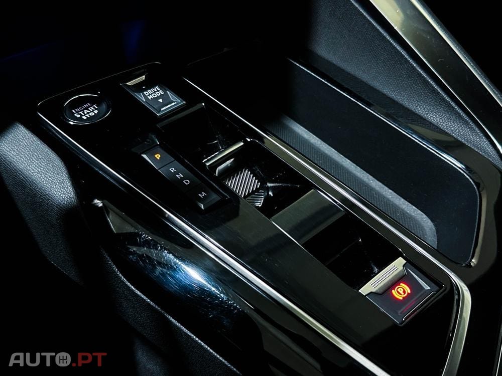 Peugeot 5008 Hybrid 136 E-DCS6