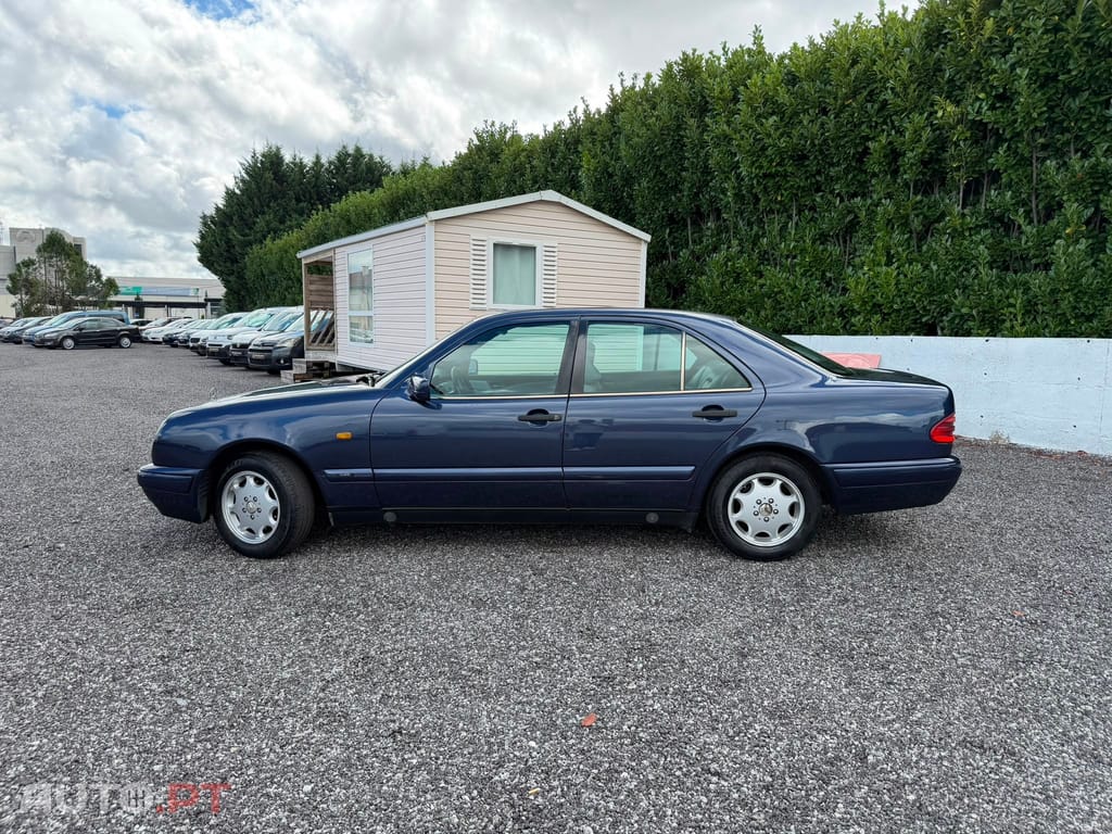 Mercedes-Benz E 220 D Classic
