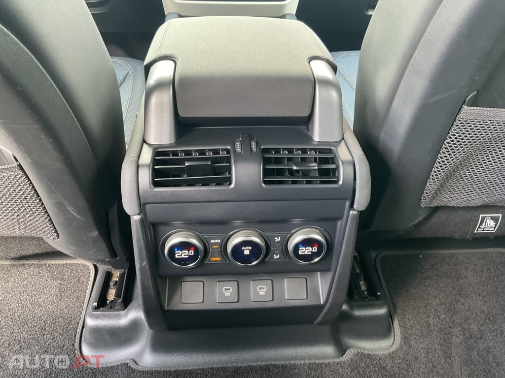 Land Rover Defender 3.0 D250 110 AWD X-Dynamic SE