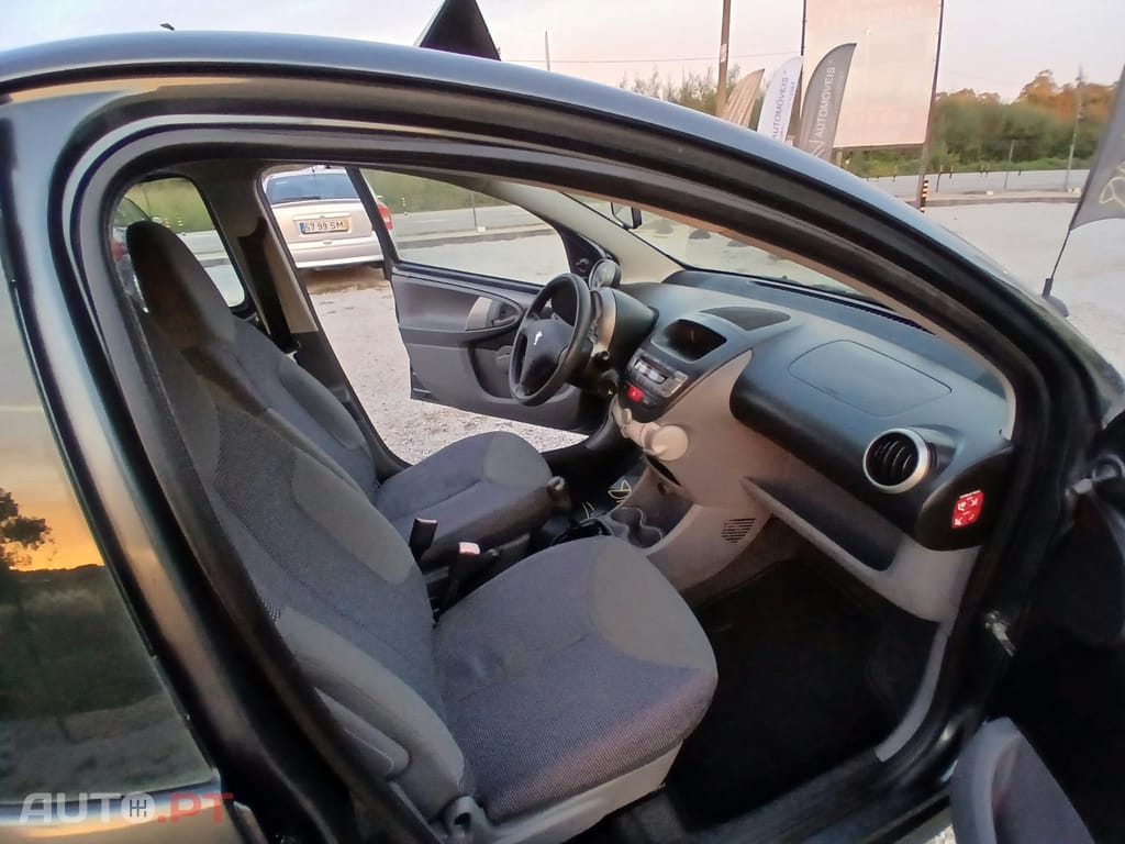Peugeot 107 1.0 versão Motor Toyota