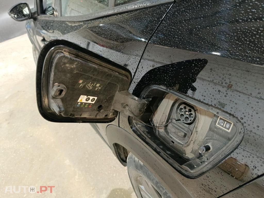 Peugeot E-2008 50 kWh Active Pack