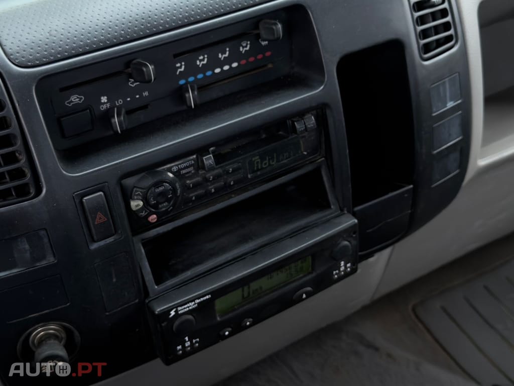 Toyota Dyna 4.6  PESADA 7.5 BASCULA
