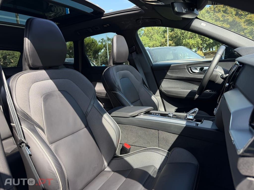 Volvo XC 60 2.0 T6 PHEV Black Edition AWD — fotografia 23