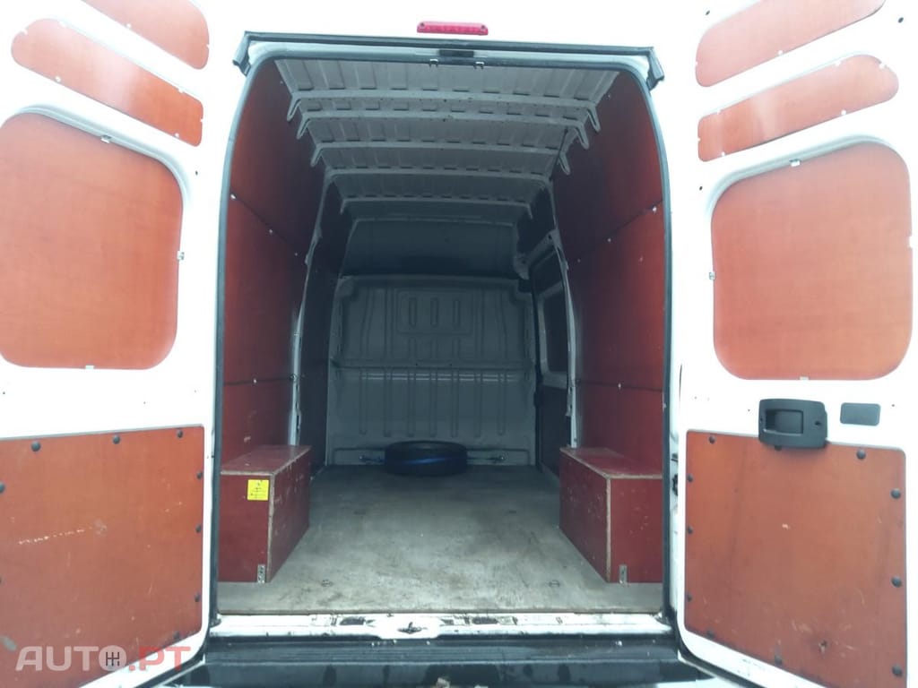 Peugeot Boxer 2.0 BlueHDi 335 L3H3 Premium
