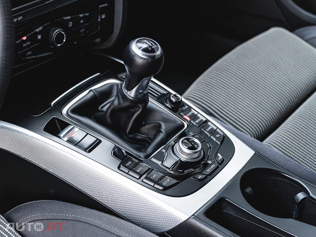 Audi A4 2.0 TDi Look RS4