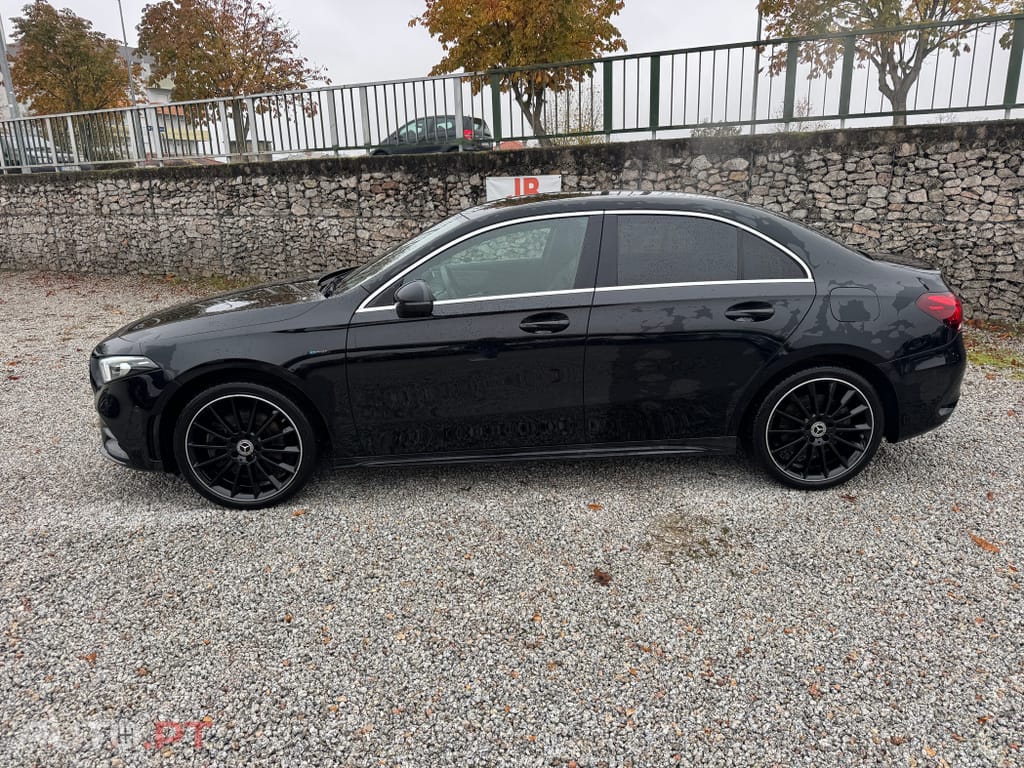 Mercedes-Benz A 250 e AMG Line