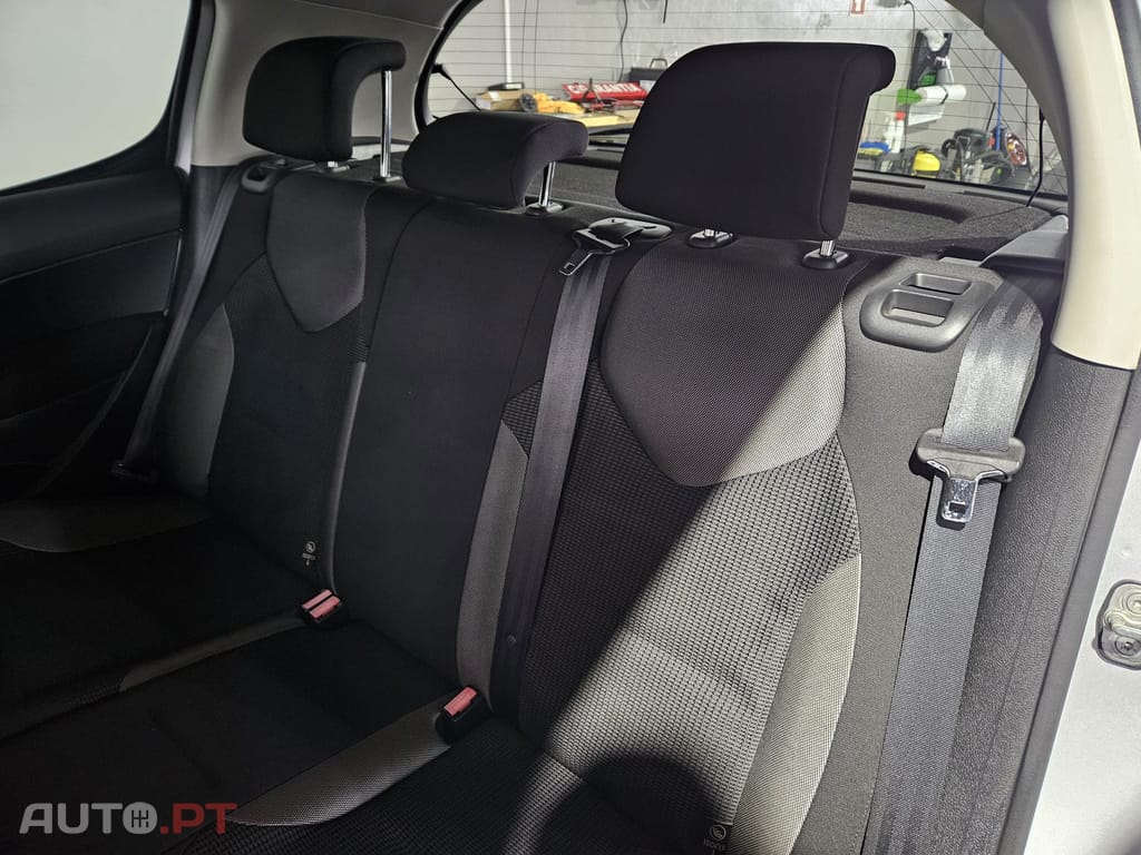 Peugeot 308 1.4 16V Executive (2007-2010)