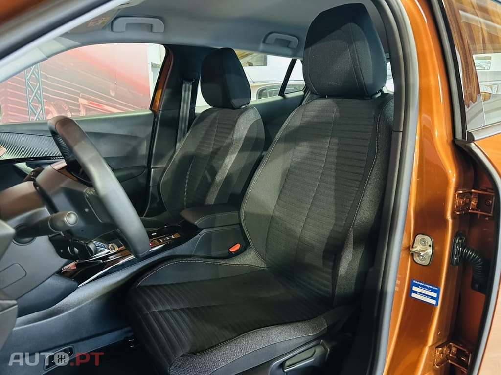 Peugeot E-2008 50 kWh Active Pack