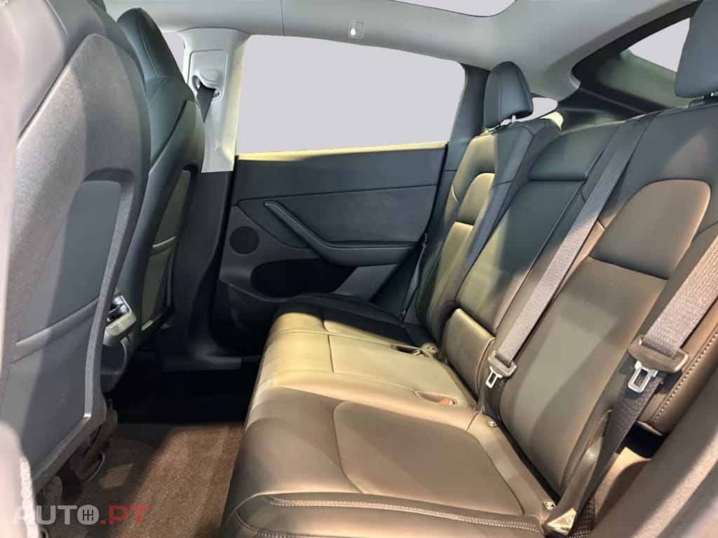 Tesla Model Y Long Range Dual AWD I.V.A DEDUTIVEL 