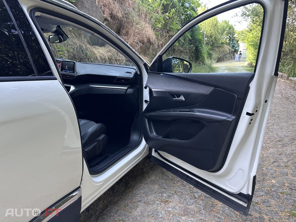 Peugeot 3008 1.2 PureTech Allure EAT8