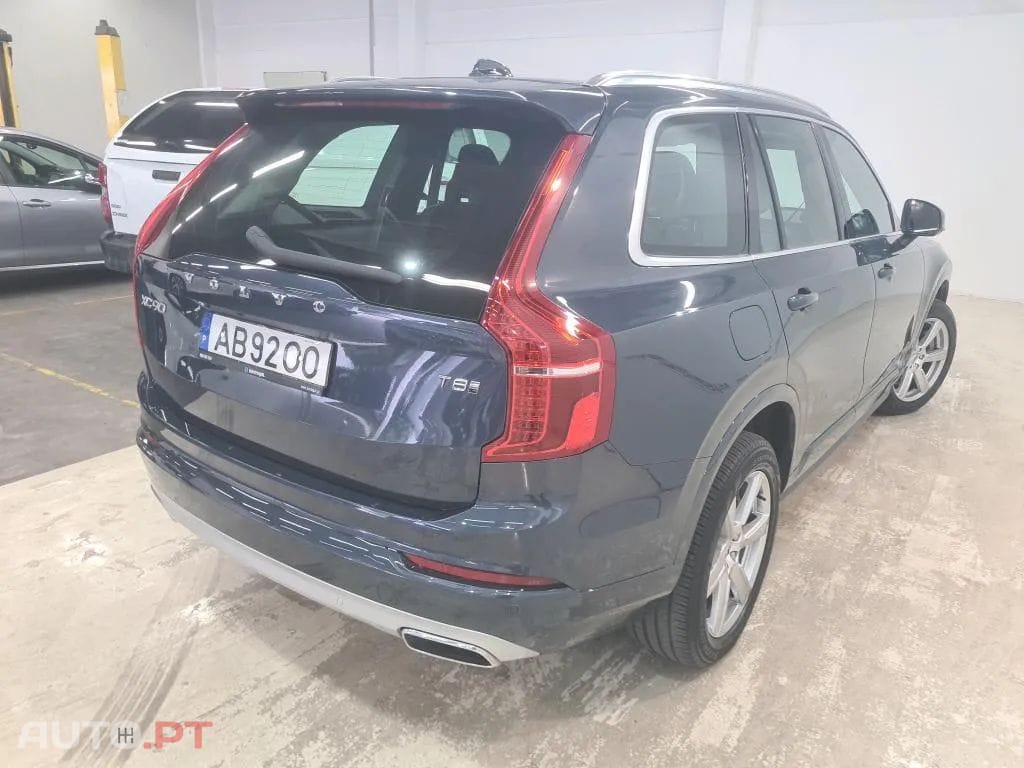 Volvo XC90 2.0 T8 PHEV Momentum AWD