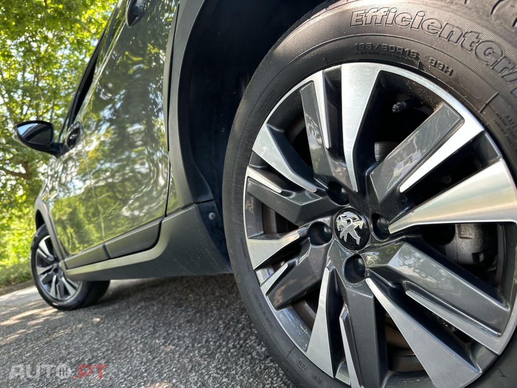 Peugeot 2008 1.2 PureTech Allure EAT6