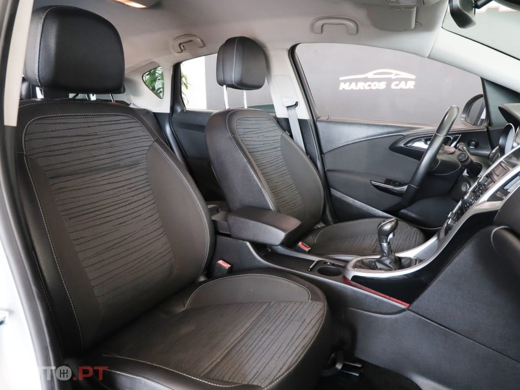 Opel Astra 1.6 CDTi Cosmo S/S J18