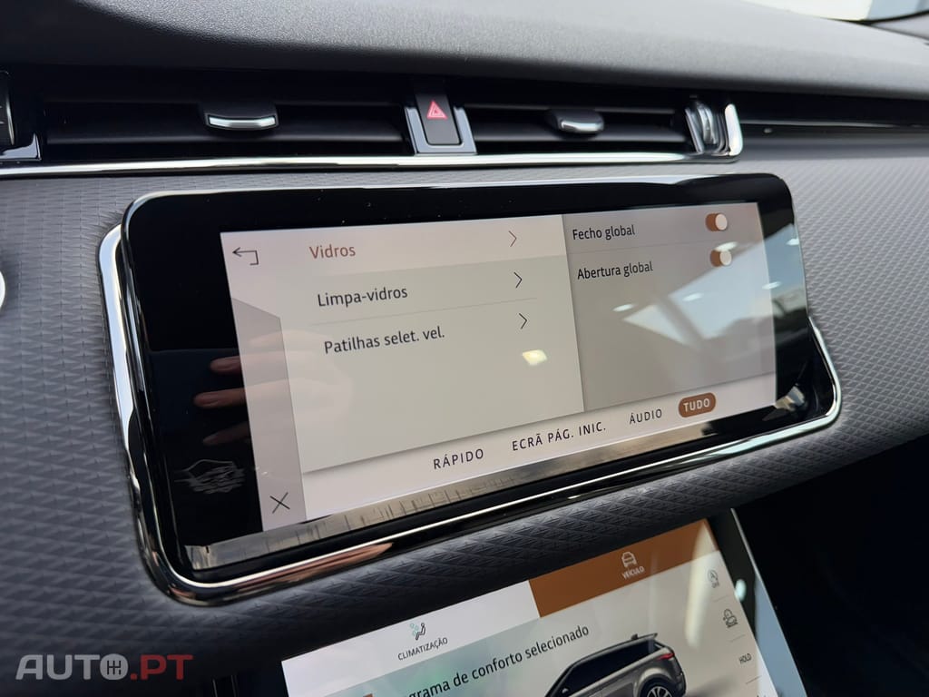 Land Rover Evoque 1.5 P300e AWD R-Dynamic S Auto