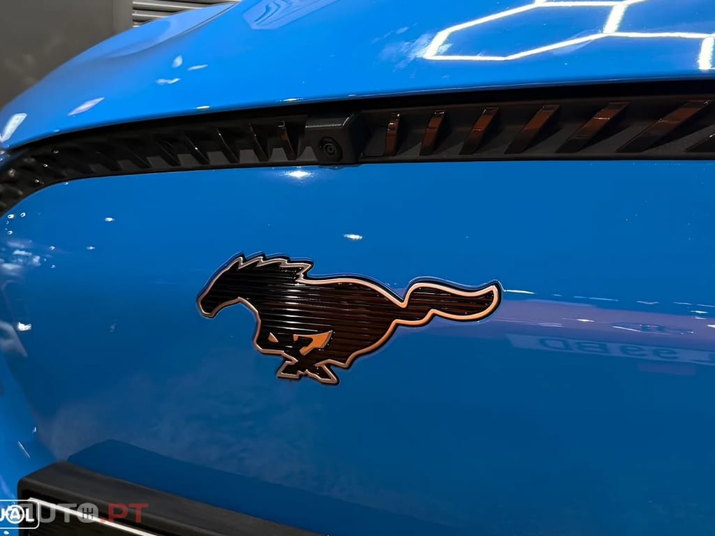 Ford Mustang Mach-E 75.7 kWh Base