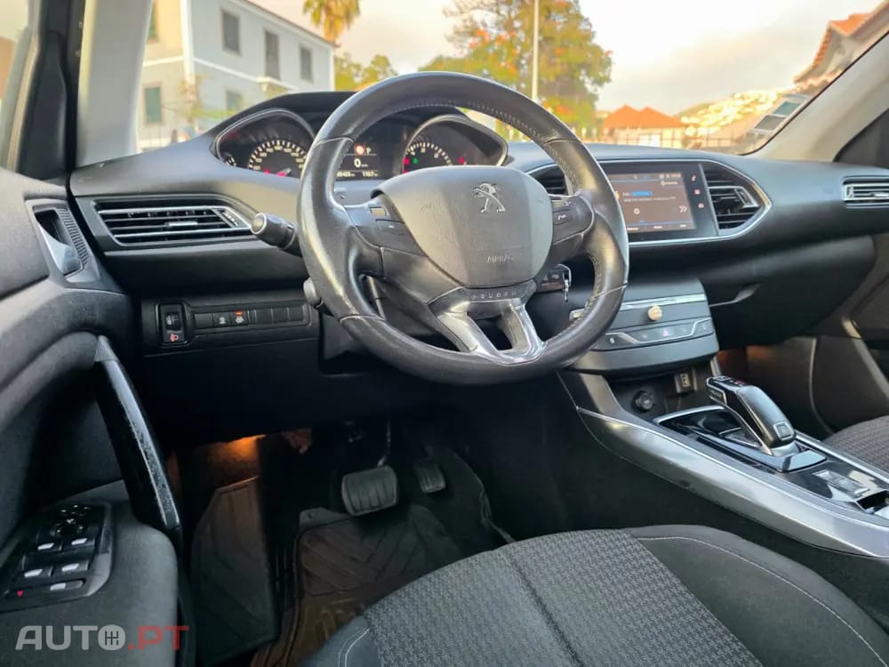 Peugeot 308 1.5 BlueHDi Style EAT8