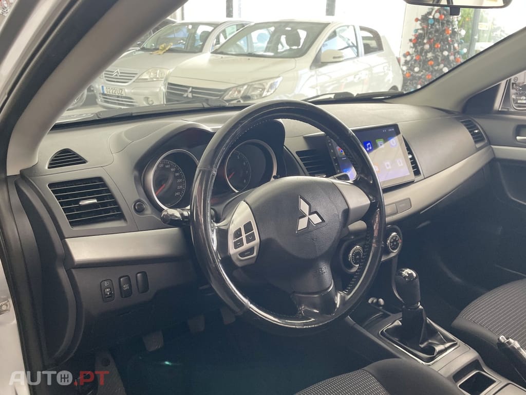 Mitsubishi Lancer 1.5 Inform